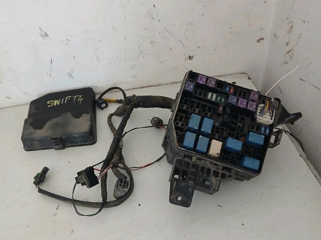 bontott SUZUKI SWIFT IV Biztosítéktábla Motortér