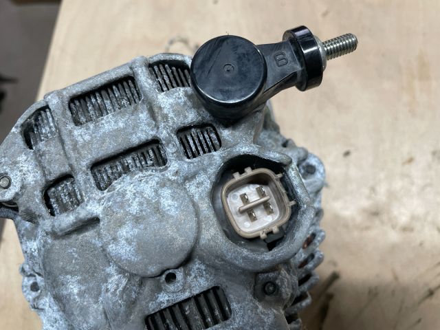 bontott SUZUKI SWIFT IV Generátor