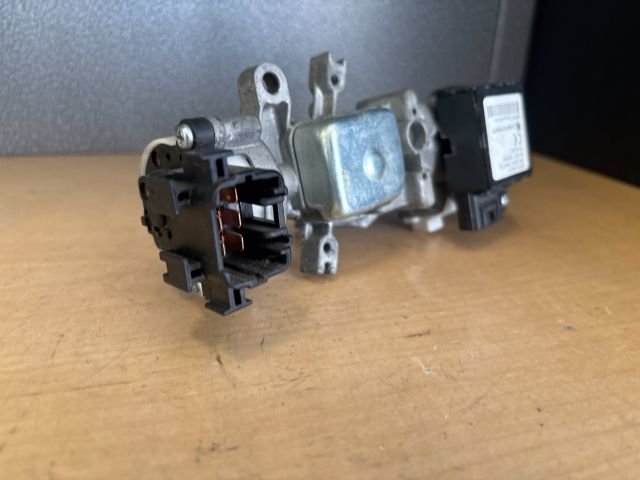 bontott SUZUKI SWIFT IV Gyújtáskapcsoló