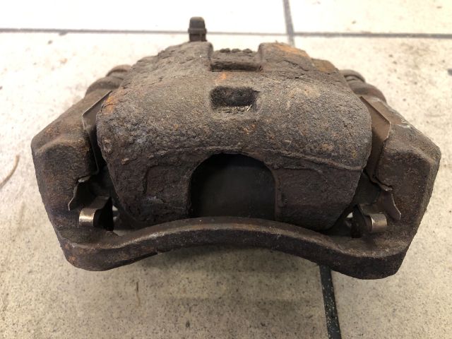 bontott SUZUKI SWIFT IV Jobb első Féknyereg Munkahengerrel