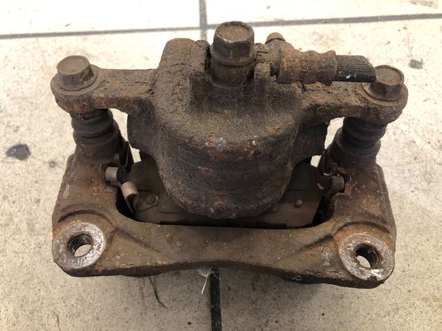 bontott SUZUKI SWIFT IV Jobb első Féknyereg Munkahengerrel