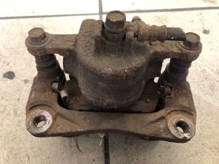 bontott SUZUKI SWIFT IV Jobb első Féknyereg Munkahengerrel