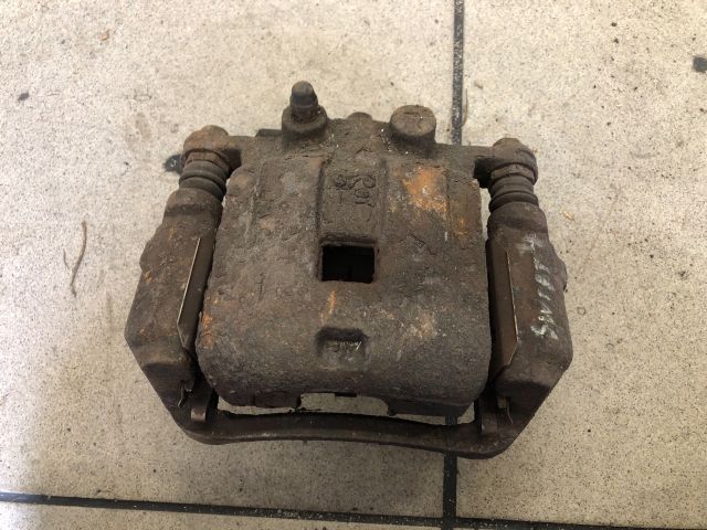 bontott SUZUKI SWIFT IV Jobb első Féknyereg Munkahengerrel