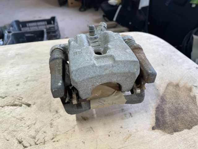 bontott SUZUKI SWIFT IV Jobb hátsó Féknyereg Munkahengerrel