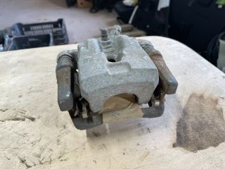 bontott SUZUKI SWIFT IV Jobb hátsó Féknyereg Munkahengerrel