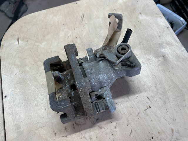 bontott SUZUKI SWIFT IV Jobb hátsó Féknyereg Munkahengerrel