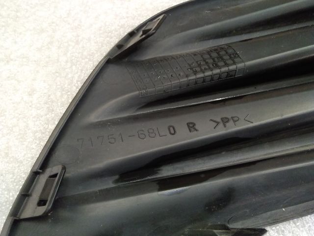 bontott SUZUKI SWIFT IV Jobb Ködlámpa Rács