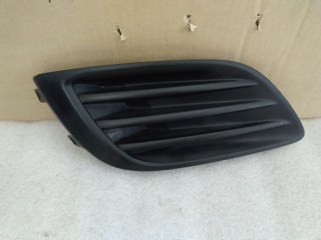 bontott SUZUKI SWIFT IV Jobb Ködlámpa Rács