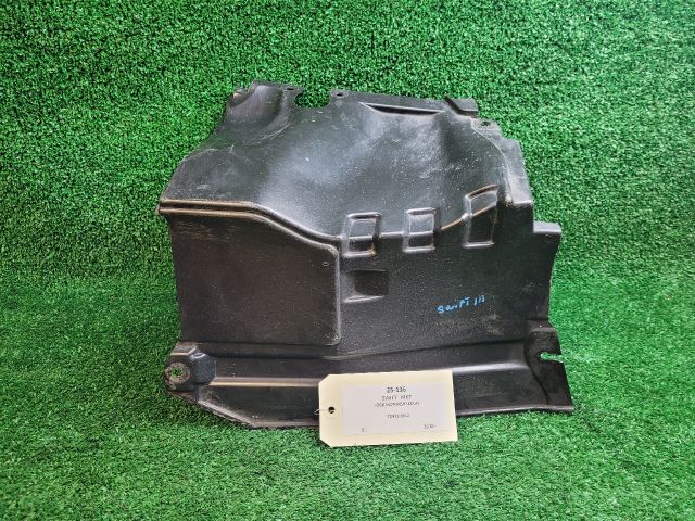 bontott SUZUKI SWIFT IV Jobb Motorburkolat