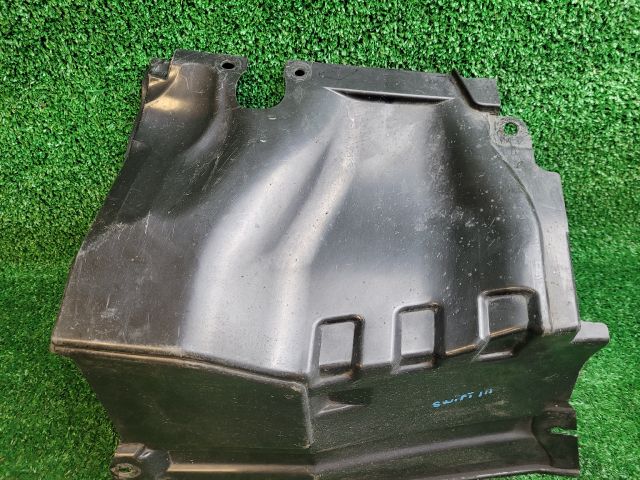 bontott SUZUKI SWIFT IV Jobb Motorburkolat