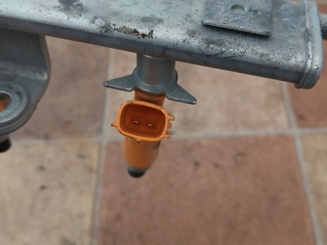 bontott SUZUKI SWIFT IV Porlasztó Sor / Híd