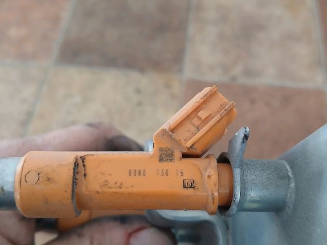 bontott SUZUKI SWIFT IV Porlasztó Sor / Híd