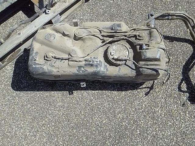 bontott SUZUKI SWIFT IV Tank