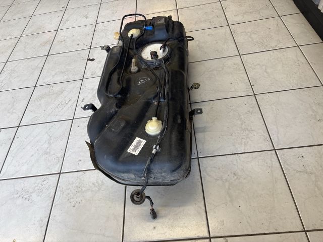 bontott SUZUKI SWIFT IV Tank