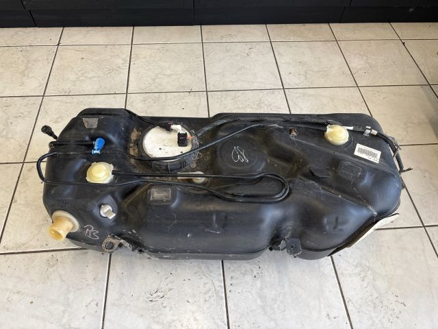 bontott SUZUKI SWIFT IV Tank