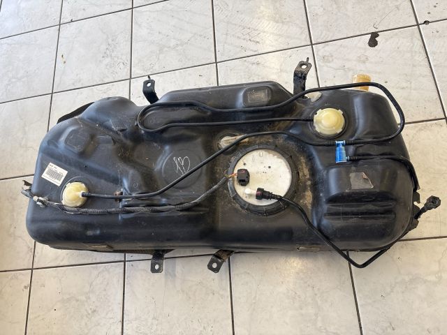 bontott SUZUKI SWIFT IV Tank