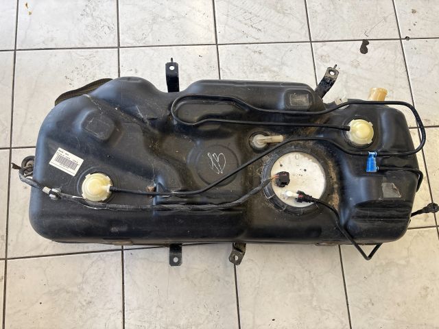 bontott SUZUKI SWIFT IV Tank