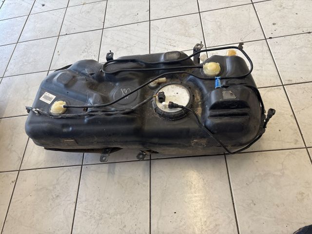 bontott SUZUKI SWIFT IV Tank