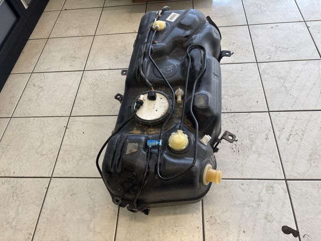 bontott SUZUKI SWIFT IV Tank