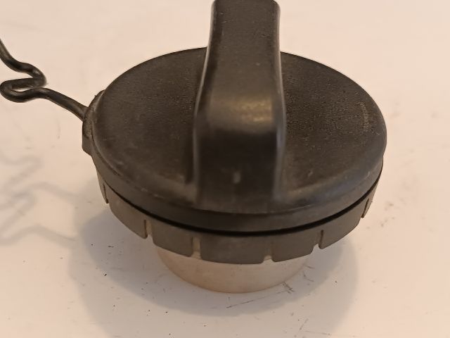 bontott SUZUKI SWIFT IV Tanksapka