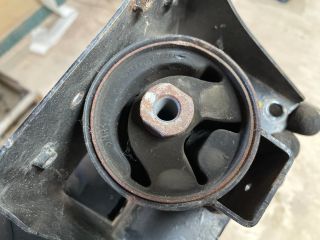 bontott SUZUKI SWIFT IV Váltó Tartó Bak (Pozíciófüggetlen)