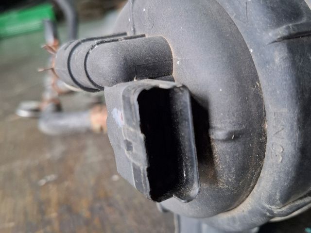 bontott SUZUKI SWIFT IV Gázolajszűrő Ház