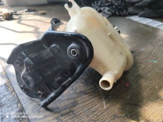 bontott SUZUKI SWIFT IV Kiegyenlítő Tartály