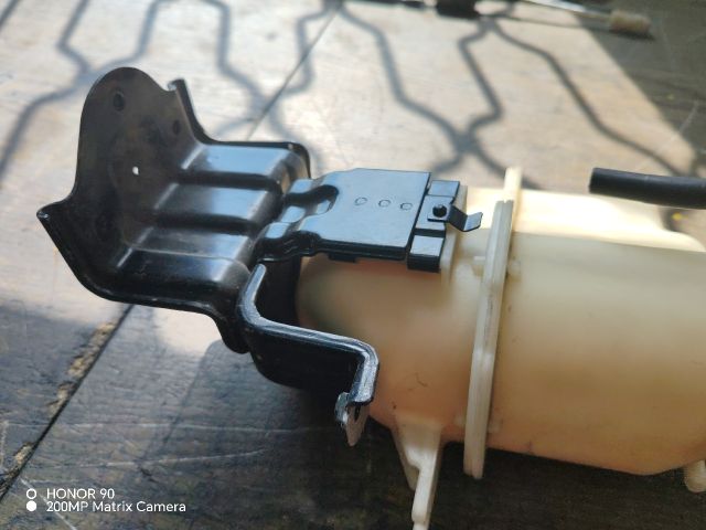 bontott SUZUKI SWIFT IV Kiegyenlítő Tartály