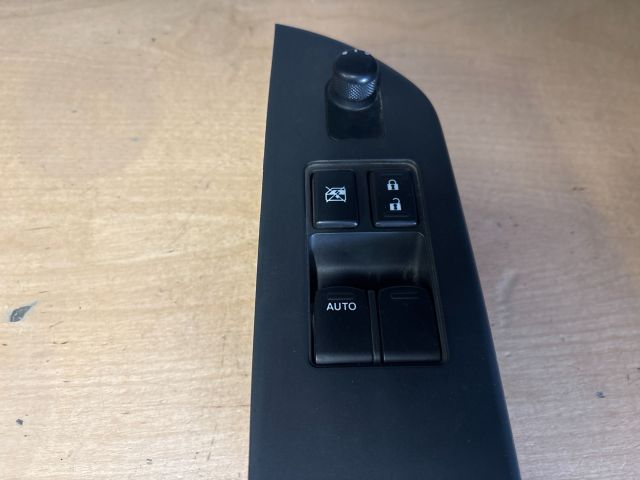 bontott SUZUKI SWIFT IV Ablakemelő Kapcsoló Négyes / Kettes