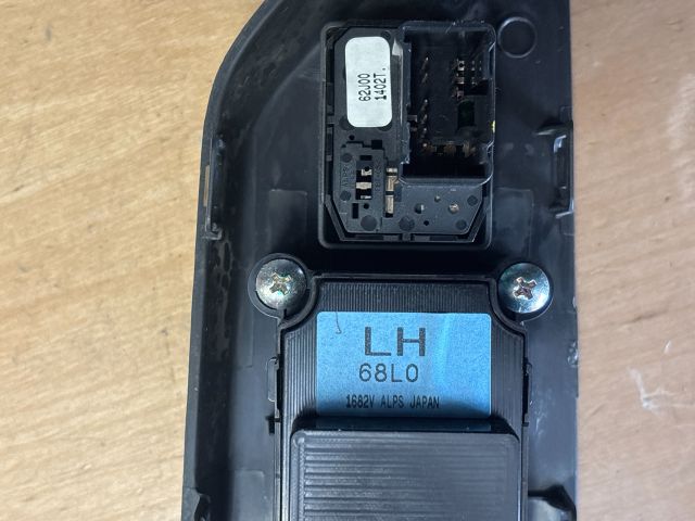 bontott SUZUKI SWIFT IV Ablakemelő Kapcsoló Négyes / Kettes