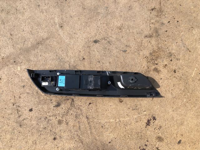 bontott SUZUKI SWIFT IV Ablakemelő Kapcsoló Négyes / Kettes