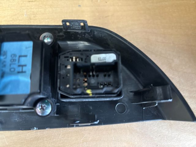 bontott SUZUKI SWIFT IV Ablakemelő Kapcsoló Négyes / Kettes