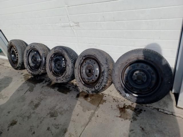 bontott SUZUKI SWIFT IV Acélfelni Szett Gumival