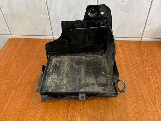 bontott SUZUKI SWIFT IV Akkumulátor Tartó