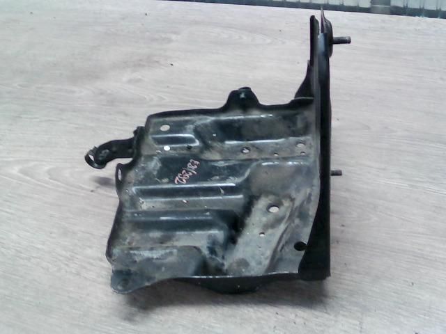 bontott SUZUKI SWIFT IV Akkumulátor Tartó