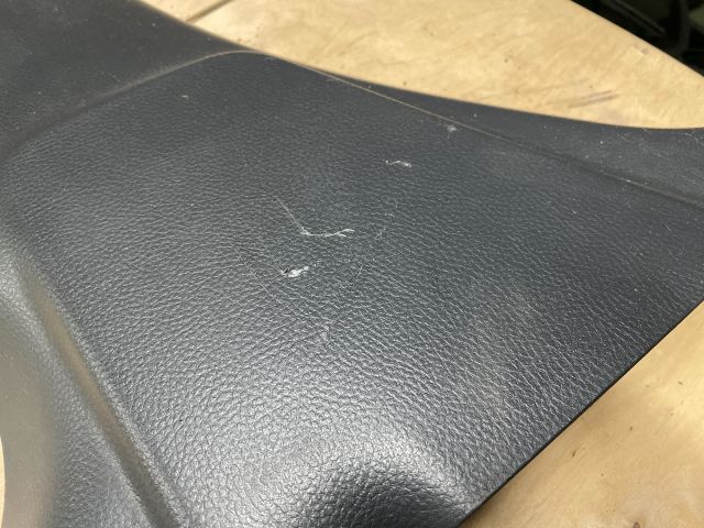 bontott SUZUKI SWIFT IV Bal B Oszlop Burkolat