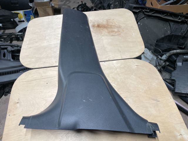 bontott SUZUKI SWIFT IV Bal B Oszlop Burkolat