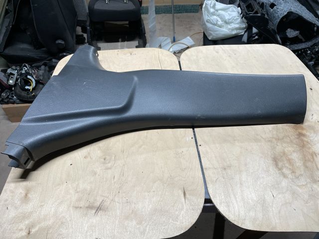 bontott SUZUKI SWIFT IV Bal B Oszlop Burkolat