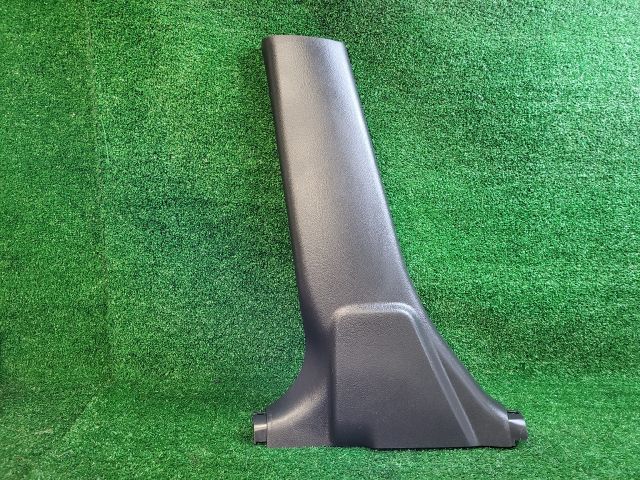 bontott SUZUKI SWIFT IV Bal B Oszlop Burkolat