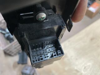 bontott SUZUKI SWIFT IV Bal első Ablakemelő Kapcsoló