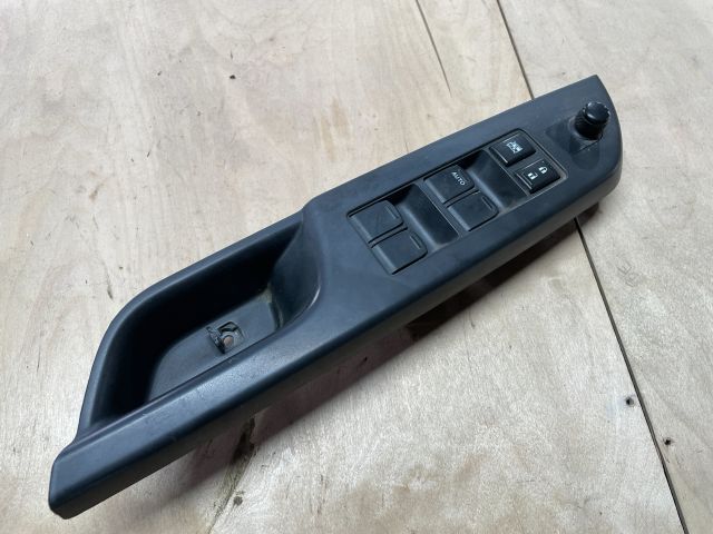 bontott SUZUKI SWIFT IV Bal első Ablakemelő Kapcsoló