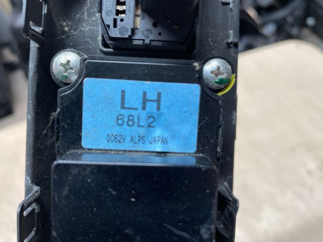 bontott SUZUKI SWIFT IV Bal első Ablakemelő Kapcsoló