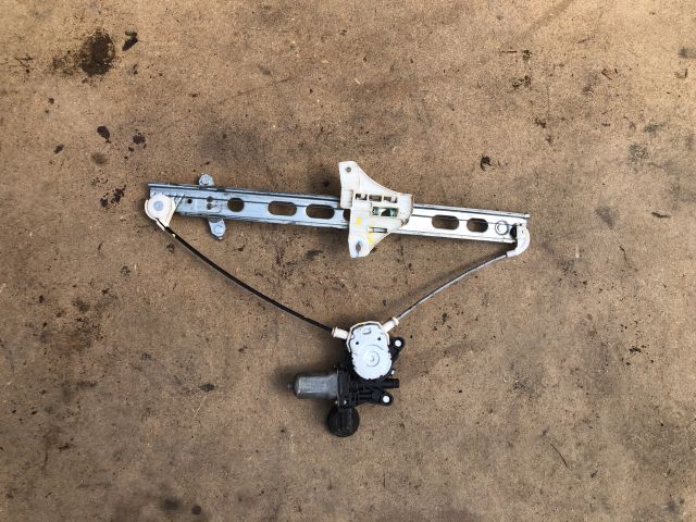 bontott SUZUKI SWIFT IV Bal első Ablakemelő Szerkezet (Elektromos)