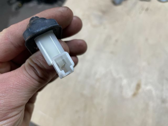 bontott SUZUKI SWIFT IV Bal első Ajtó Nyitás Érzékelő