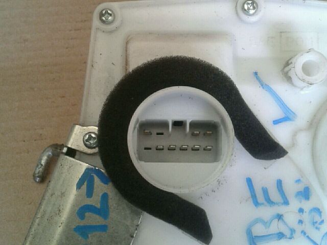 bontott SUZUKI SWIFT IV Bal első Ajtózár Motor