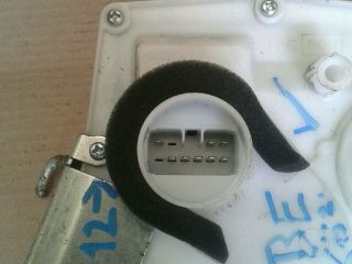 bontott SUZUKI SWIFT IV Bal első Ajtózár Motor