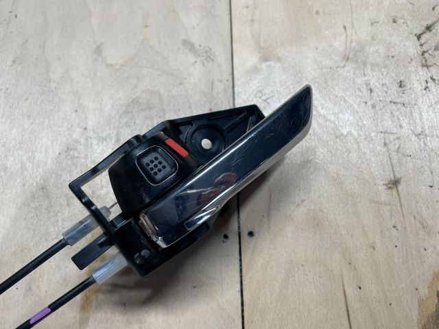 bontott SUZUKI SWIFT IV Bal első Belső Kilincs