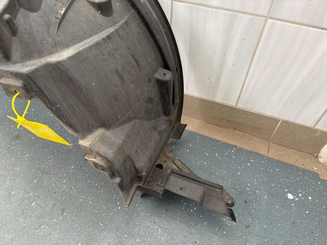 bontott SUZUKI SWIFT IV Bal első Dobbetét (Kerékjárati, Műanyag)