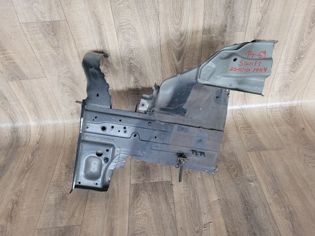 bontott SUZUKI SWIFT IV Bal első Negyed Karosszéria Csomag