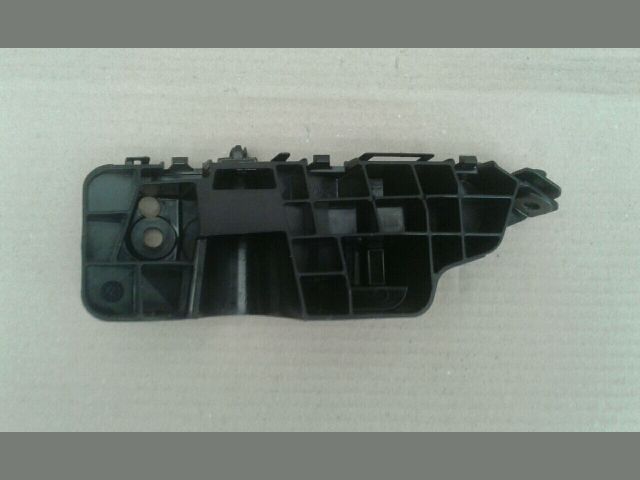 bontott SUZUKI SWIFT IV Bal első Oldal Lökhárító Tartó (Műanyag)